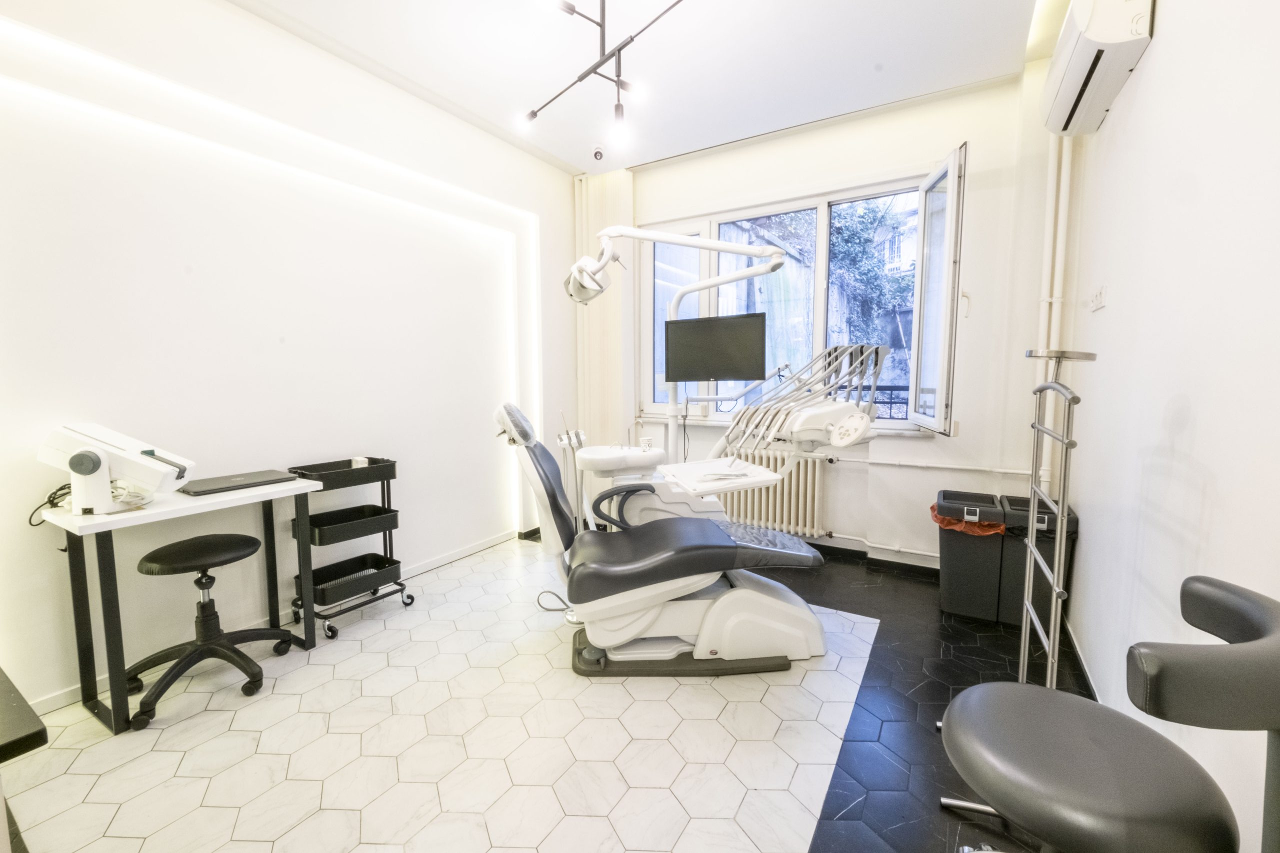 Cihangir Dental Clinic - Clinic View 7